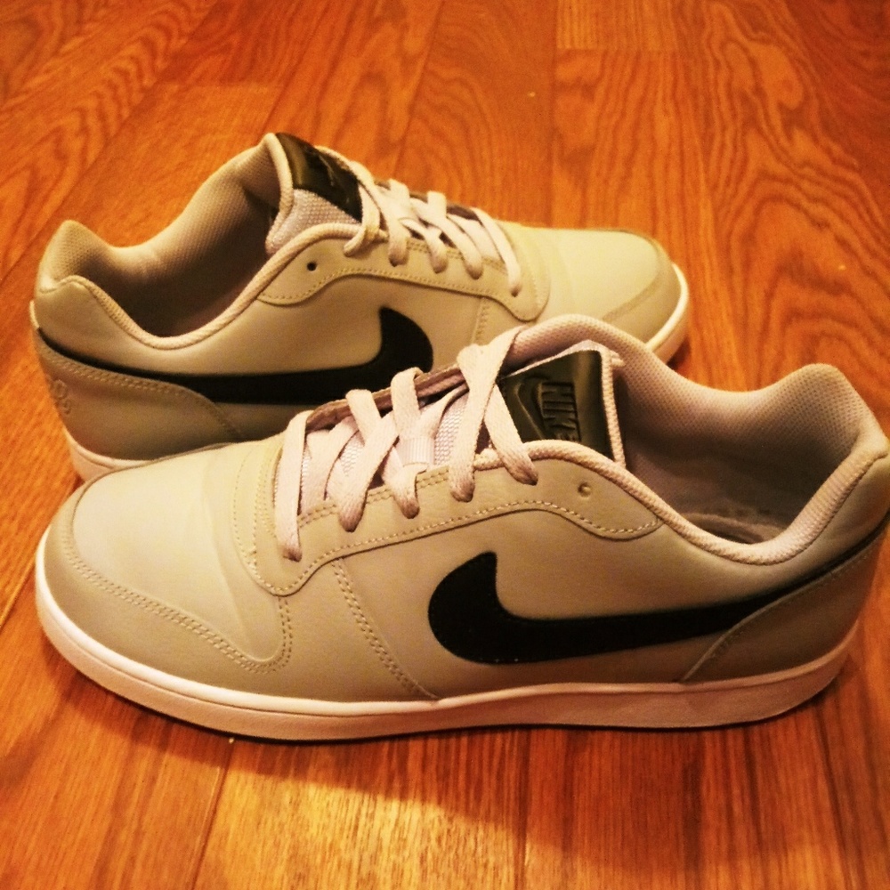 Nike mens grey black check...